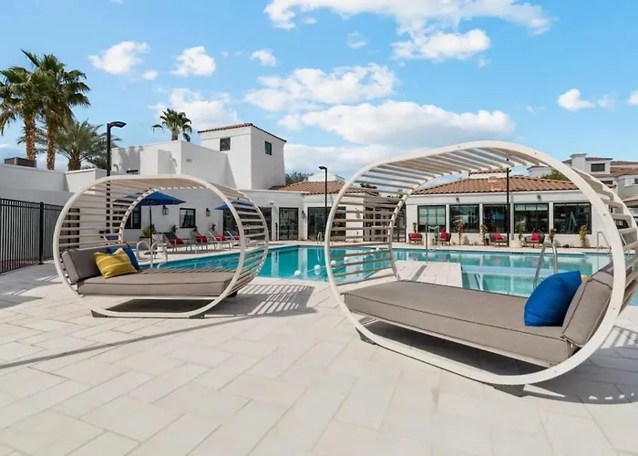 Apartment Ultimate Getaway 2br, Arcade, Free Parking And Pool