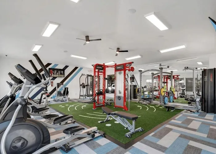Apartment Ultimate Getaway 2br, Arcade, Free Parking And Pool *