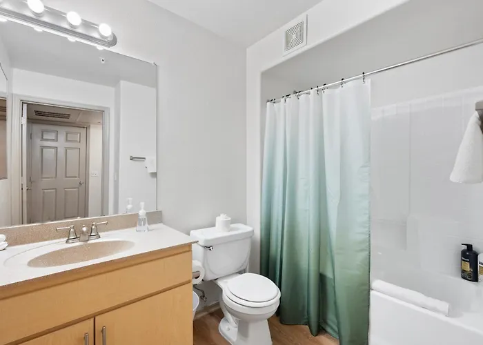 Ultimate Getaway 2br, Arcade, Free Parking And Pool Apartment