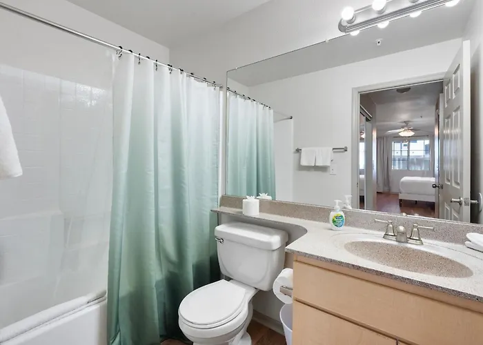 Ultimate Getaway 2br, Arcade, Free Parking And Pool