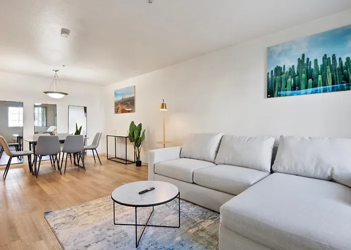 Apartment Ultimate Getaway 2br, Arcade, Free Parking And Pool *