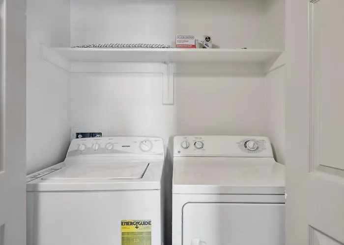 Apartment Ultimate Getaway 2br, Arcade, Free Parking And Pool