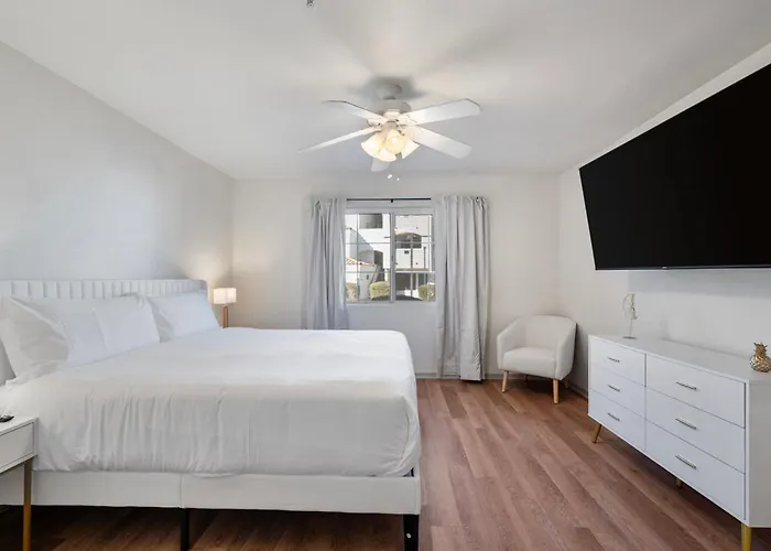 Apartment Ultimate Getaway 2br, Arcade, Free Parking And Pool